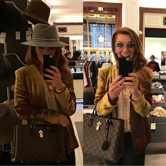 Meet your Posher, Karie Hairstylist/makeupartist - Picture 2 of 8